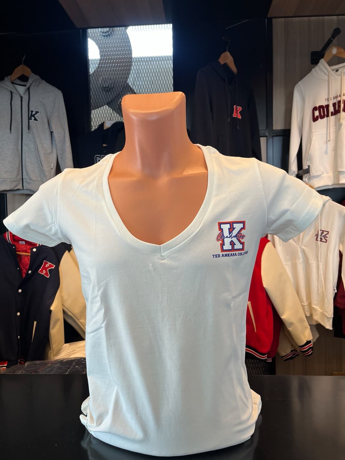 K LOGOLU KREM V YAKA T-SHIRT
