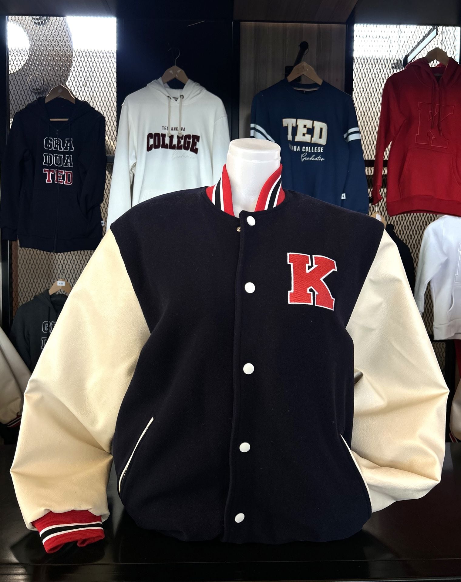 KOLEJ LACİVERT MONT