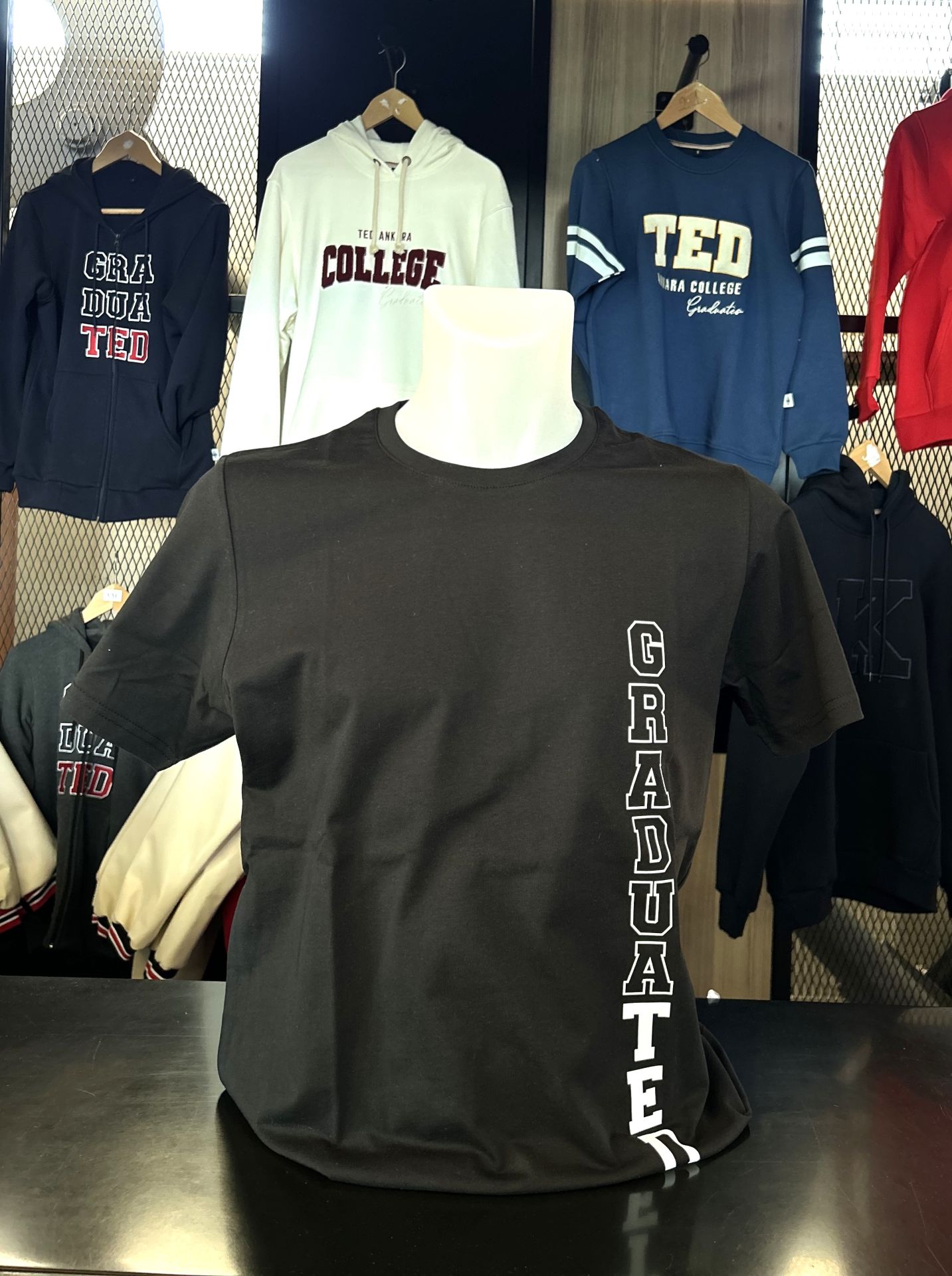 GRADUATED SİYAH T-SHIRT
