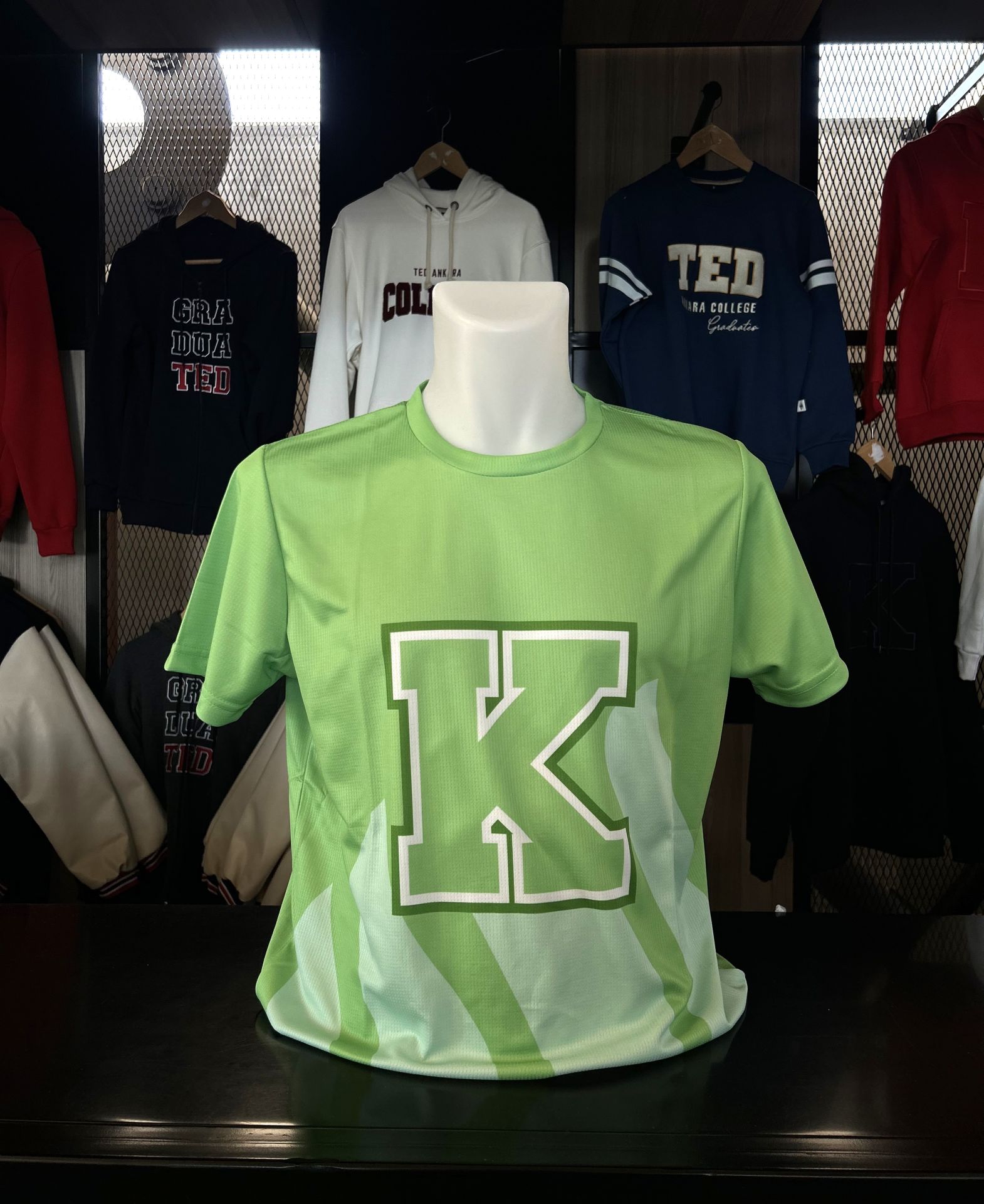 SPORCU K LOGOLU YEŞİL  T-SHIRT