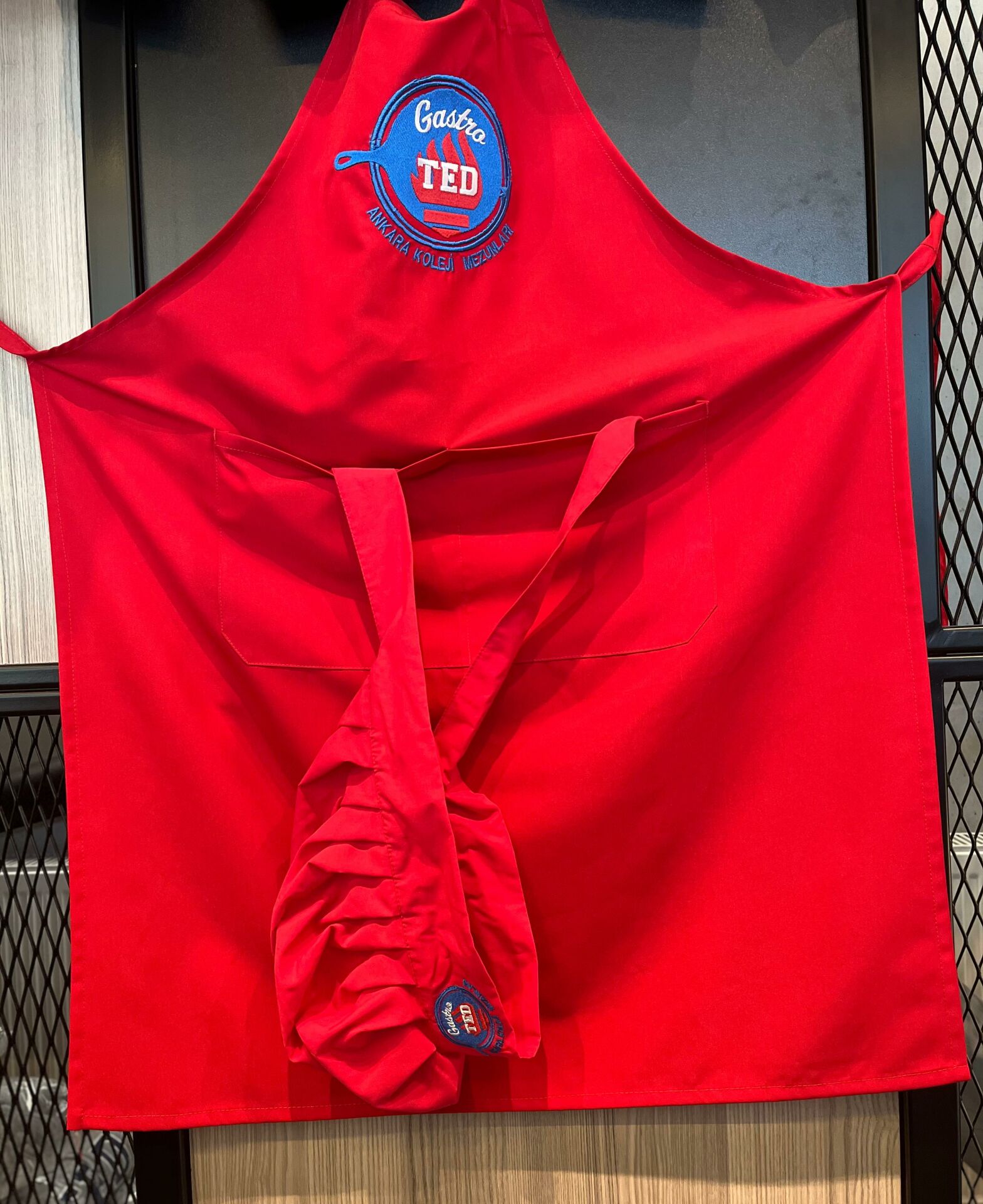 GASTROTED KIRMIZI MUTFAK ÖNLÜĞÜ