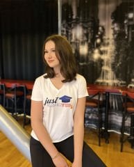 JUST GRADUATED V YAKA BEYAZ T-SHIRT